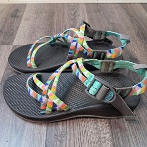 Chaco Girl’s Youth Waterproof Hiking Outdoor Sandals Size 5 Geometric Rainbow